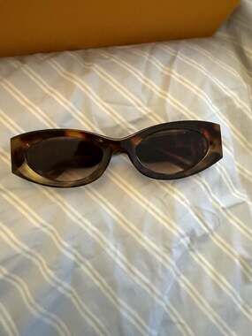 Fashion Tortoise Shell Oval Sunglasses